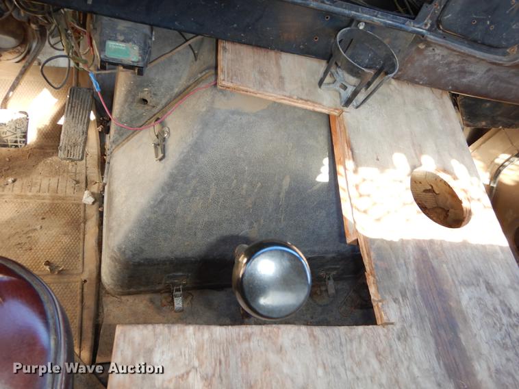 image for item DC0275 1986 International 1954 flatbed truck