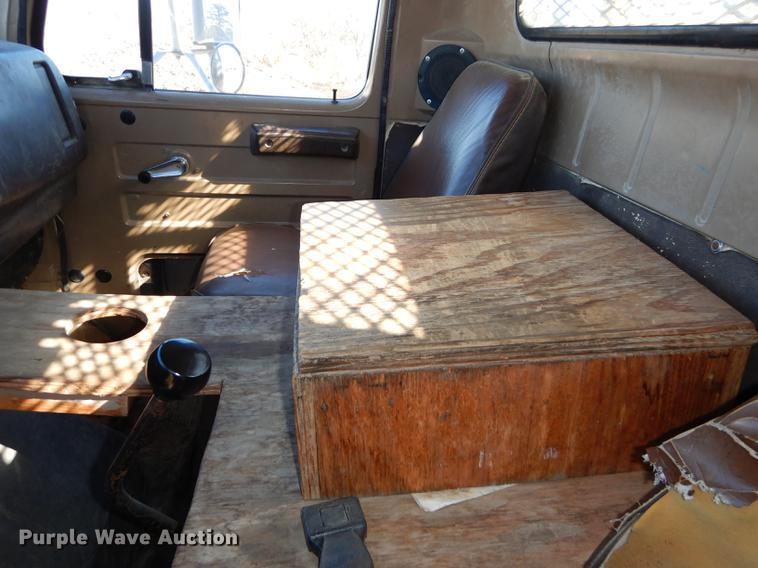 image for item DC0275 1986 International 1954 flatbed truck