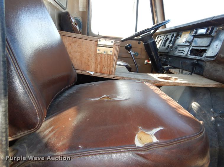 image for item DC0275 1986 International 1954 flatbed truck