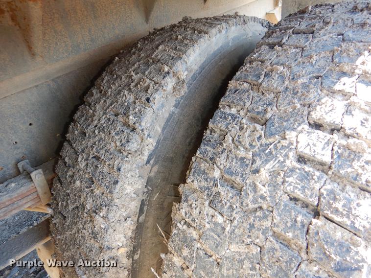 image for item DC0275 1986 International 1954 flatbed truck