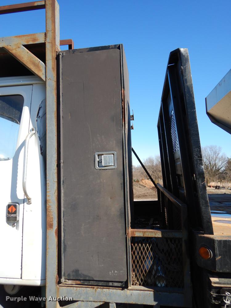 image for item DC0275 1986 International 1954 flatbed truck