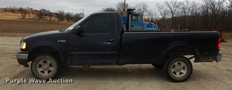 image for item DC0325 1999 Ford F150 XLT pickup truck