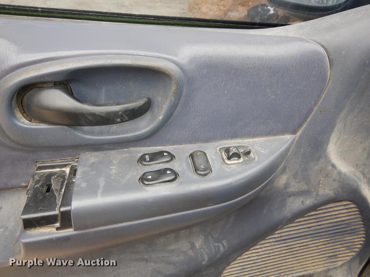 image for item DC0325 1999 Ford F150 XLT pickup truck