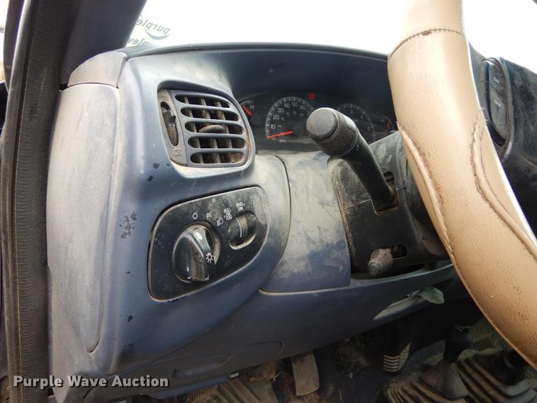 image for item DC0325 1999 Ford F150 XLT pickup truck