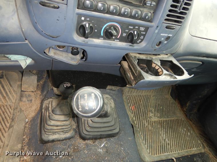 image for item DC0325 1999 Ford F150 XLT pickup truck