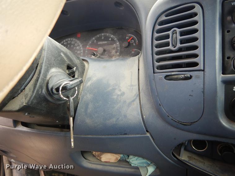 image for item DC0325 1999 Ford F150 XLT pickup truck