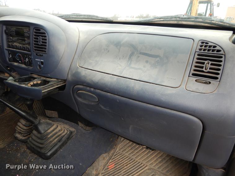 image for item DC0325 1999 Ford F150 XLT pickup truck