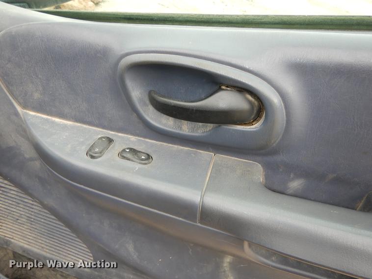 image for item DC0325 1999 Ford F150 XLT pickup truck