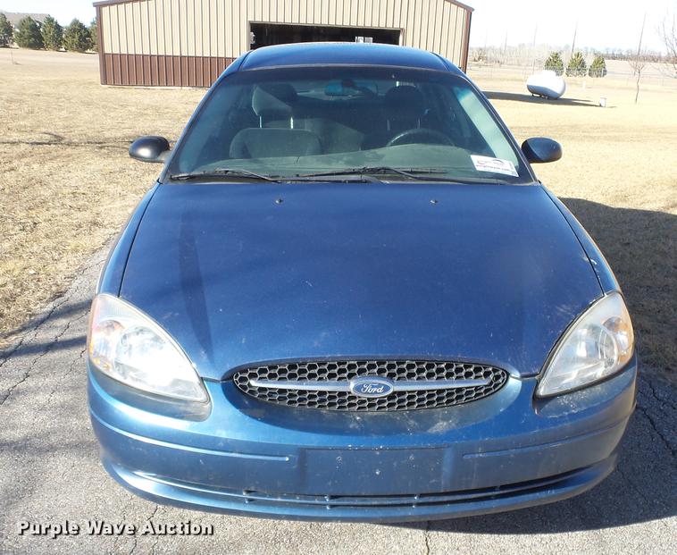 image for item DC0661 2004 Ford Taurus
