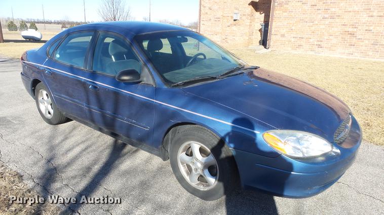 image for item DC0661 2004 Ford Taurus