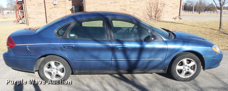 image for item DC0661 2004 Ford Taurus