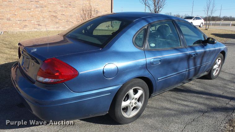 image for item DC0661 2004 Ford Taurus