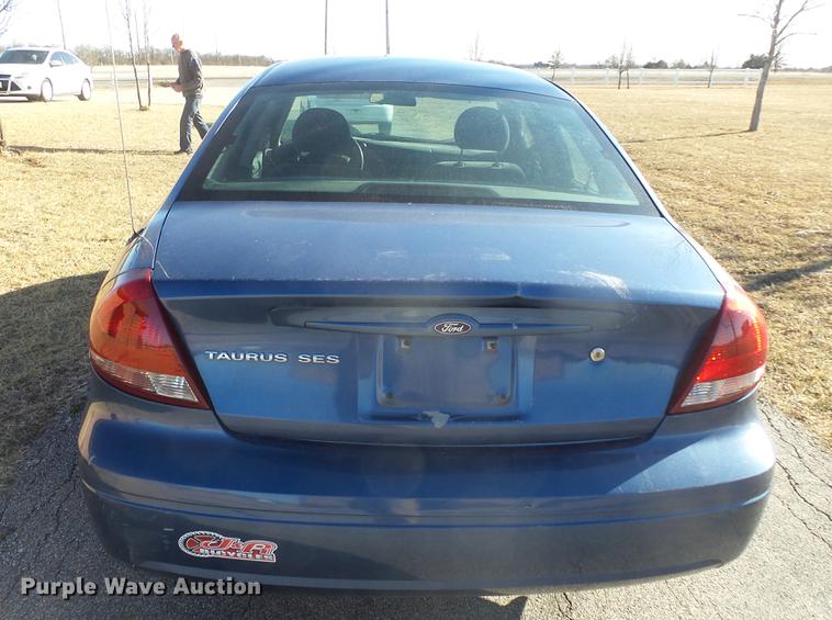 image for item DC0661 2004 Ford Taurus
