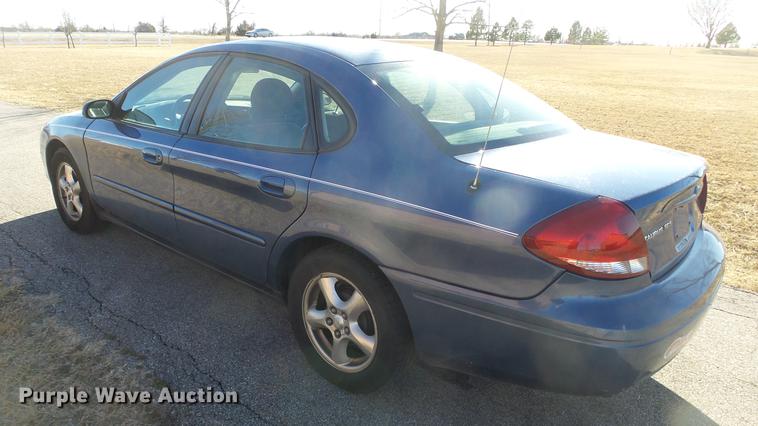 image for item DC0661 2004 Ford Taurus