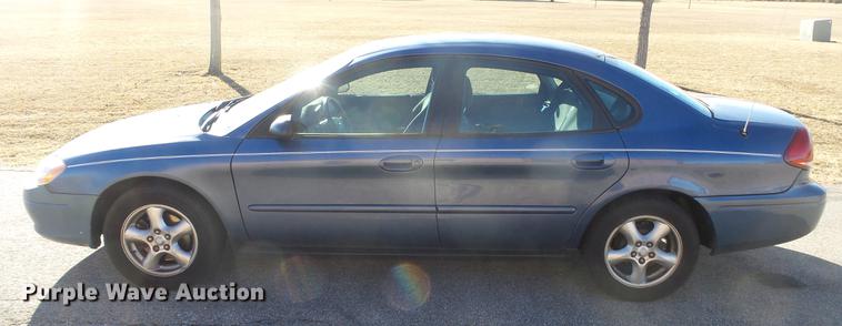 image for item DC0661 2004 Ford Taurus