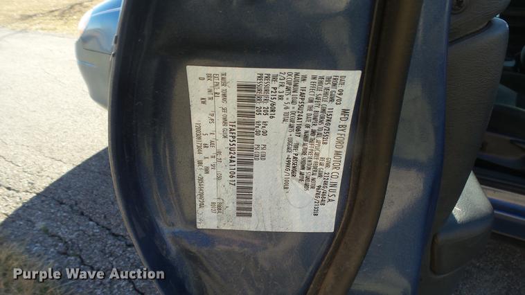 image for item DC0661 2004 Ford Taurus