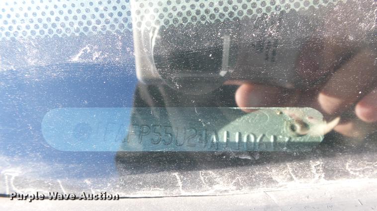 image for item DC0661 2004 Ford Taurus