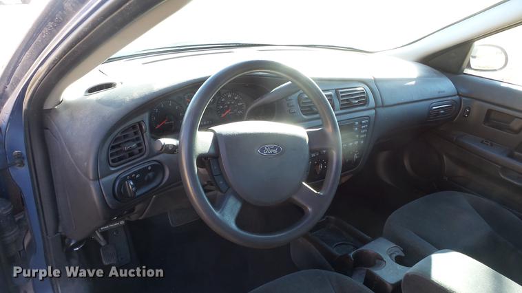 image for item DC0661 2004 Ford Taurus