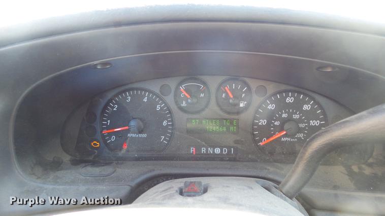 image for item DC0661 2004 Ford Taurus