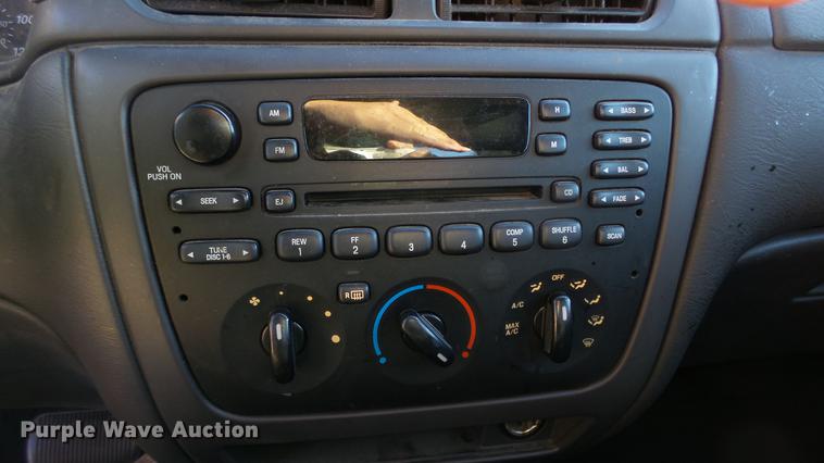 image for item DC0661 2004 Ford Taurus