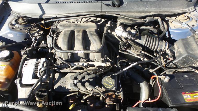 image for item DC0661 2004 Ford Taurus