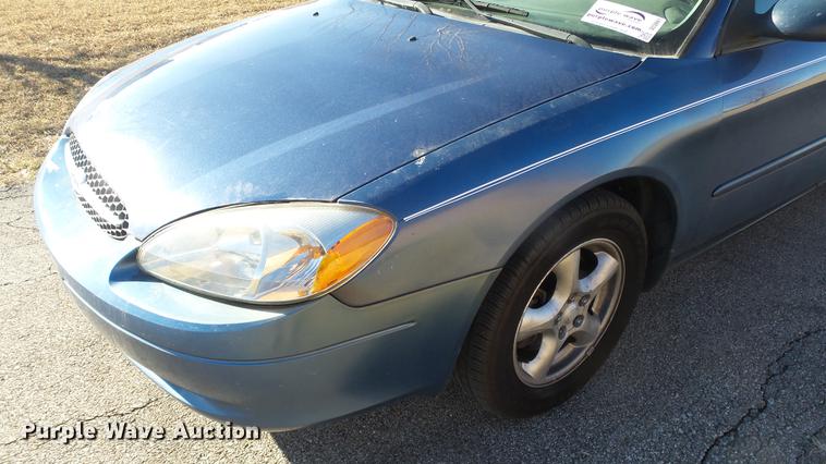 image for item DC0661 2004 Ford Taurus