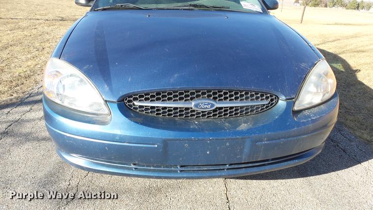 image for item DC0661 2004 Ford Taurus