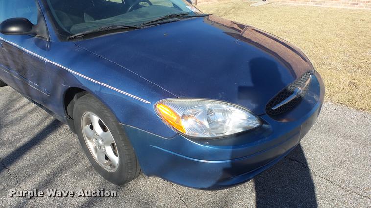 image for item DC0661 2004 Ford Taurus
