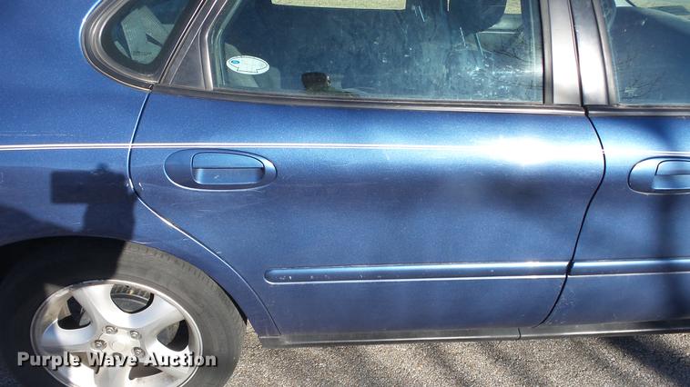 image for item DC0661 2004 Ford Taurus