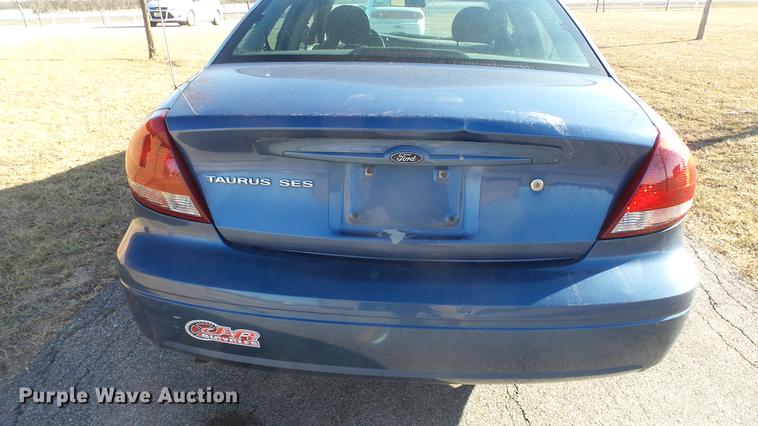 image for item DC0661 2004 Ford Taurus