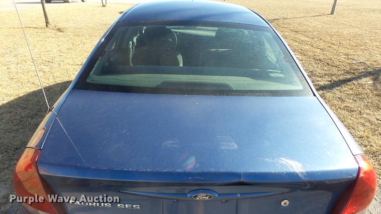 image for item DC0661 2004 Ford Taurus