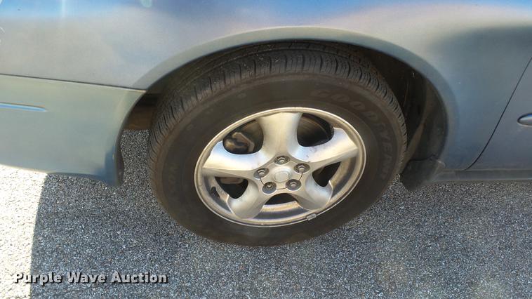 image for item DC0661 2004 Ford Taurus