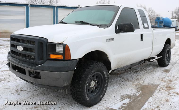 image for item DC3534 2006 Ford F250 Super Duty SuperCab pickup truck