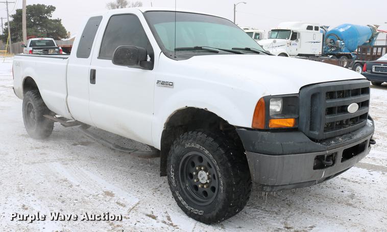 image for item DC3534 2006 Ford F250 Super Duty SuperCab pickup truck