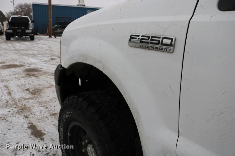 image for item DC3534 2006 Ford F250 Super Duty SuperCab pickup truck