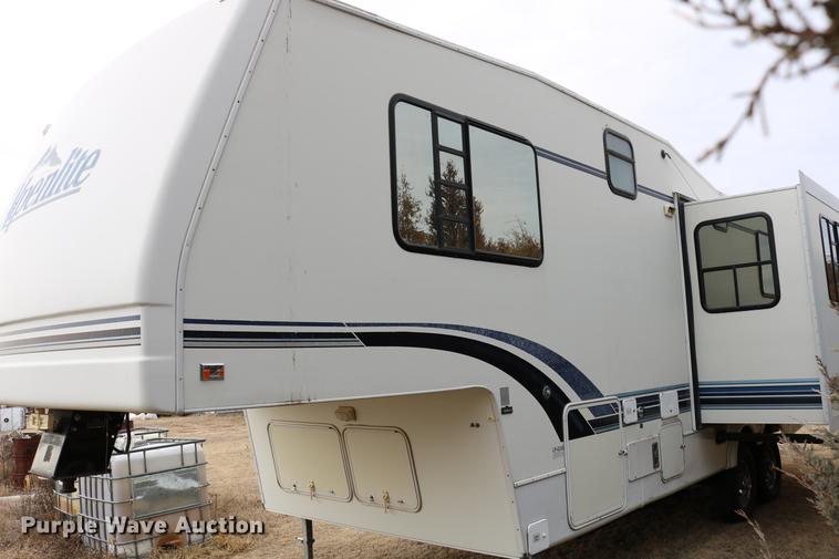 image for item DC3541 1996 Western Recreational Vehicles Alpenlite camper