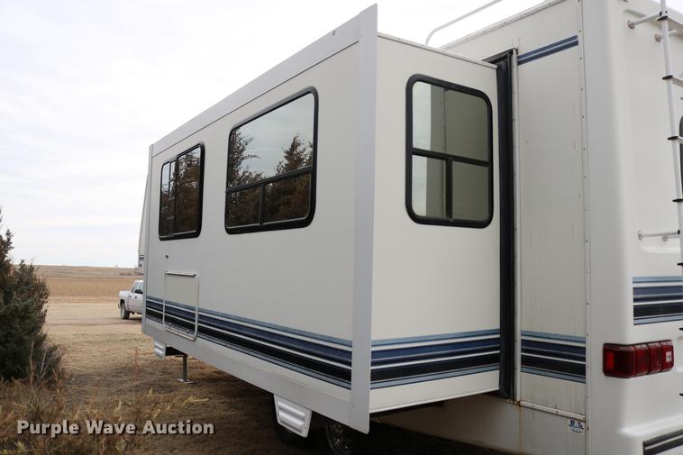 image for item DC3541 1996 Western Recreational Vehicles Alpenlite camper