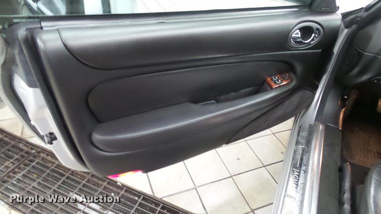 image for item DC5610 2001 Jaguar XK8 convertible