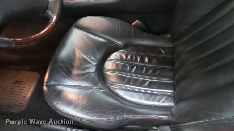 image for item DC5610 2001 Jaguar XK8 convertible