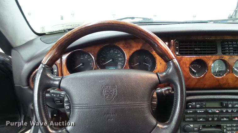 image for item DC5610 2001 Jaguar XK8 convertible