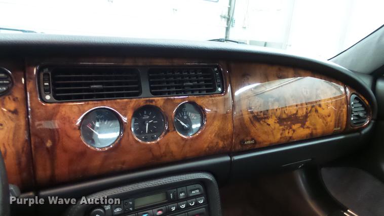 image for item DC5610 2001 Jaguar XK8 convertible