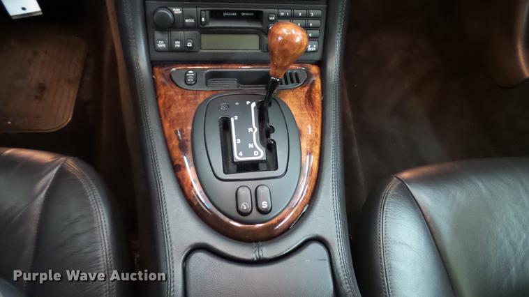 image for item DC5610 2001 Jaguar XK8 convertible