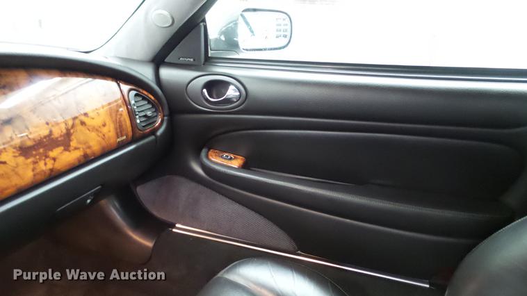 image for item DC5610 2001 Jaguar XK8 convertible
