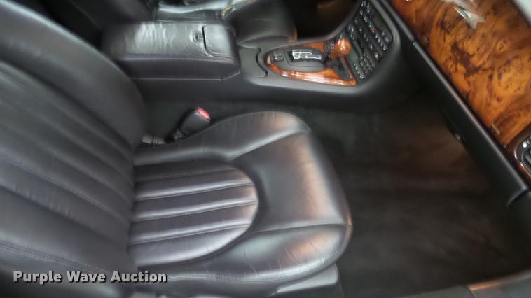 image for item DC5610 2001 Jaguar XK8 convertible