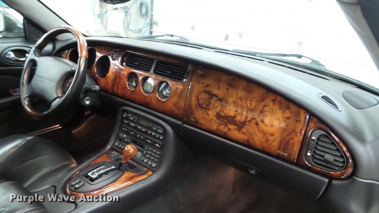 image for item DC5610 2001 Jaguar XK8 convertible
