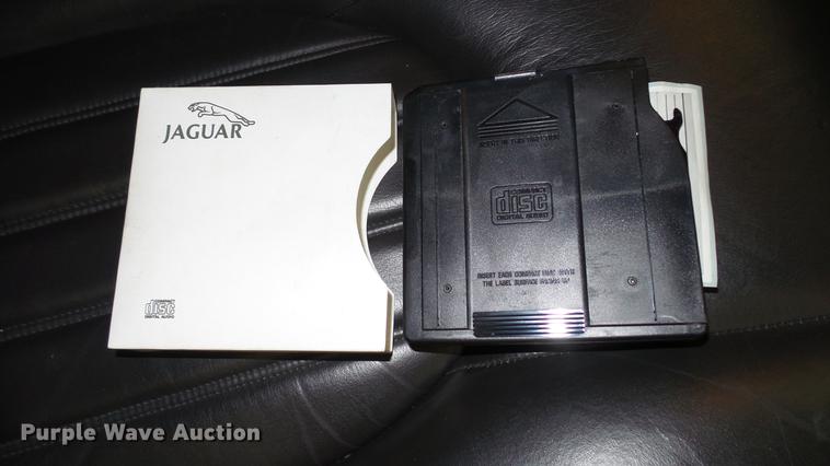 image for item DC5610 2001 Jaguar XK8 convertible