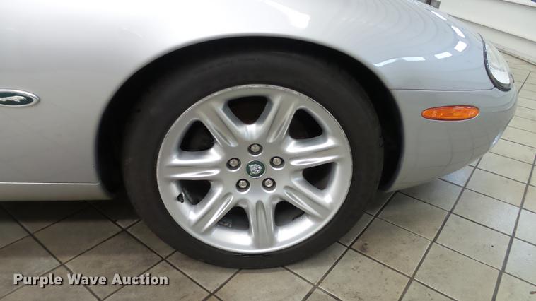 image for item DC5610 2001 Jaguar XK8 convertible