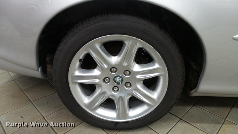 image for item DC5610 2001 Jaguar XK8 convertible