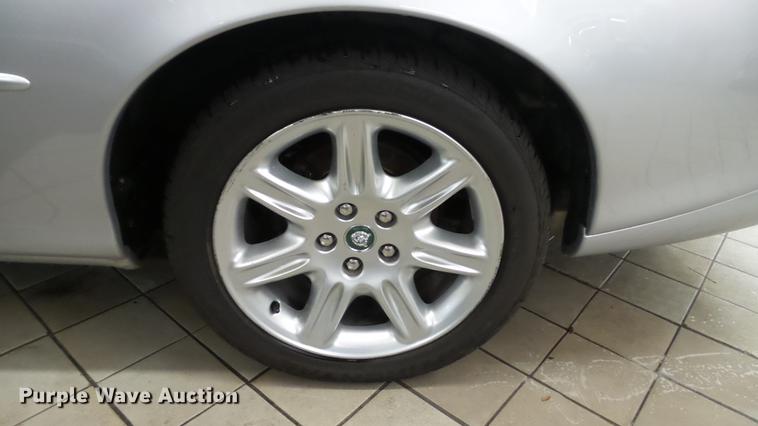 image for item DC5610 2001 Jaguar XK8 convertible