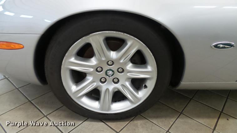 image for item DC5610 2001 Jaguar XK8 convertible